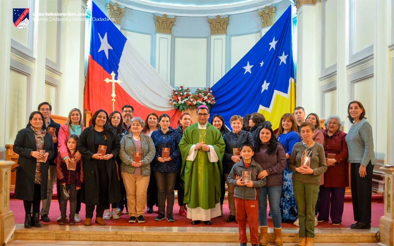 El Obispo Mons. Óscar Blanco Martínez Celebra Eucaristía en Honor a los Docentes de Punta Arenas